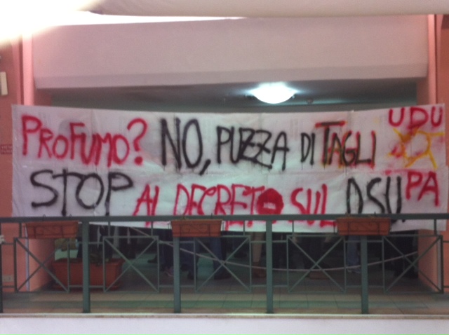 protesta_studenti_universitari_presso_la_mensa_universitaria_santi_romano