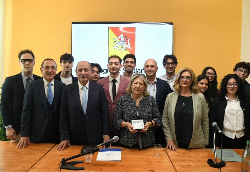 Prestito d’onore, dal 4 giugno al via le domande. Schifani: «Didattica è un diritto dei ragazzi e un dovere per le istituzioni»